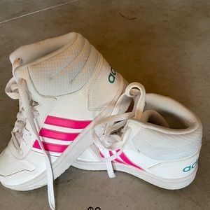 Adidas size 3. Like new.